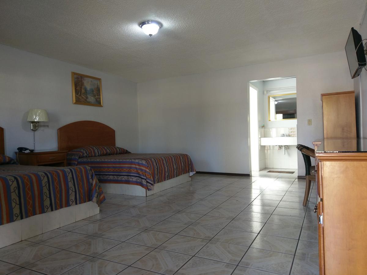 Cuauhtémoc Hotel Del Camino מראה חיצוני תמונה